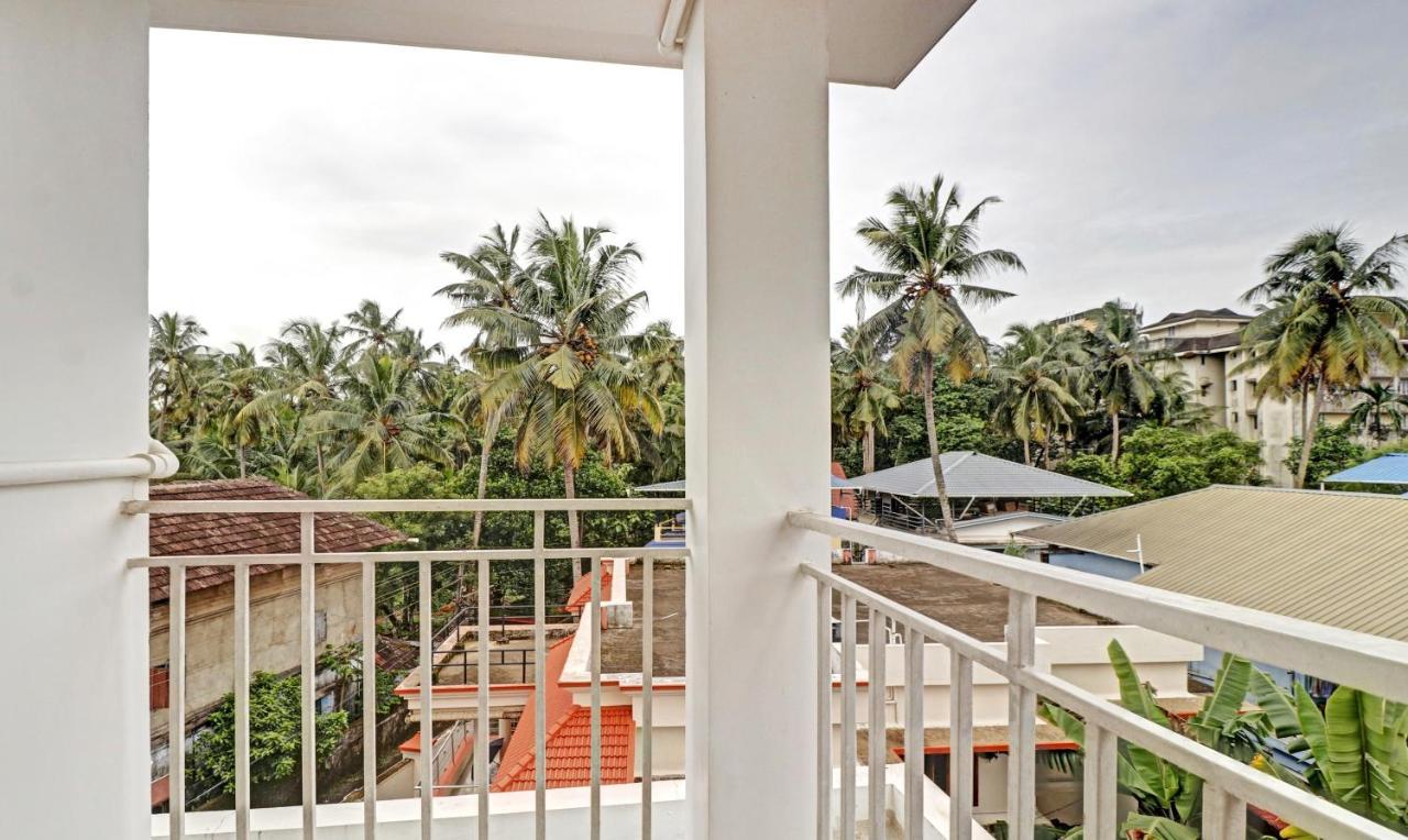 Sreepathi Mayoogha Guruvāyūr Extérieur photo