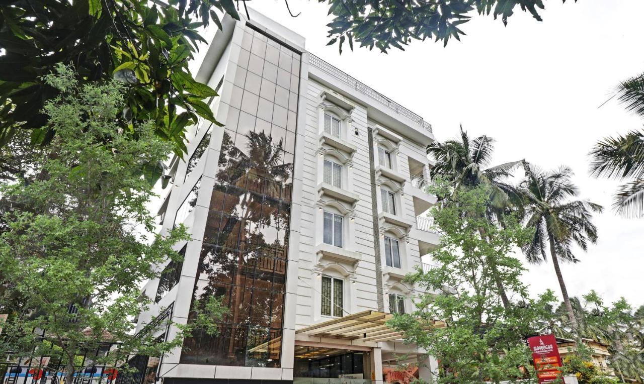 Sreepathi Mayoogha Guruvāyūr Extérieur photo
