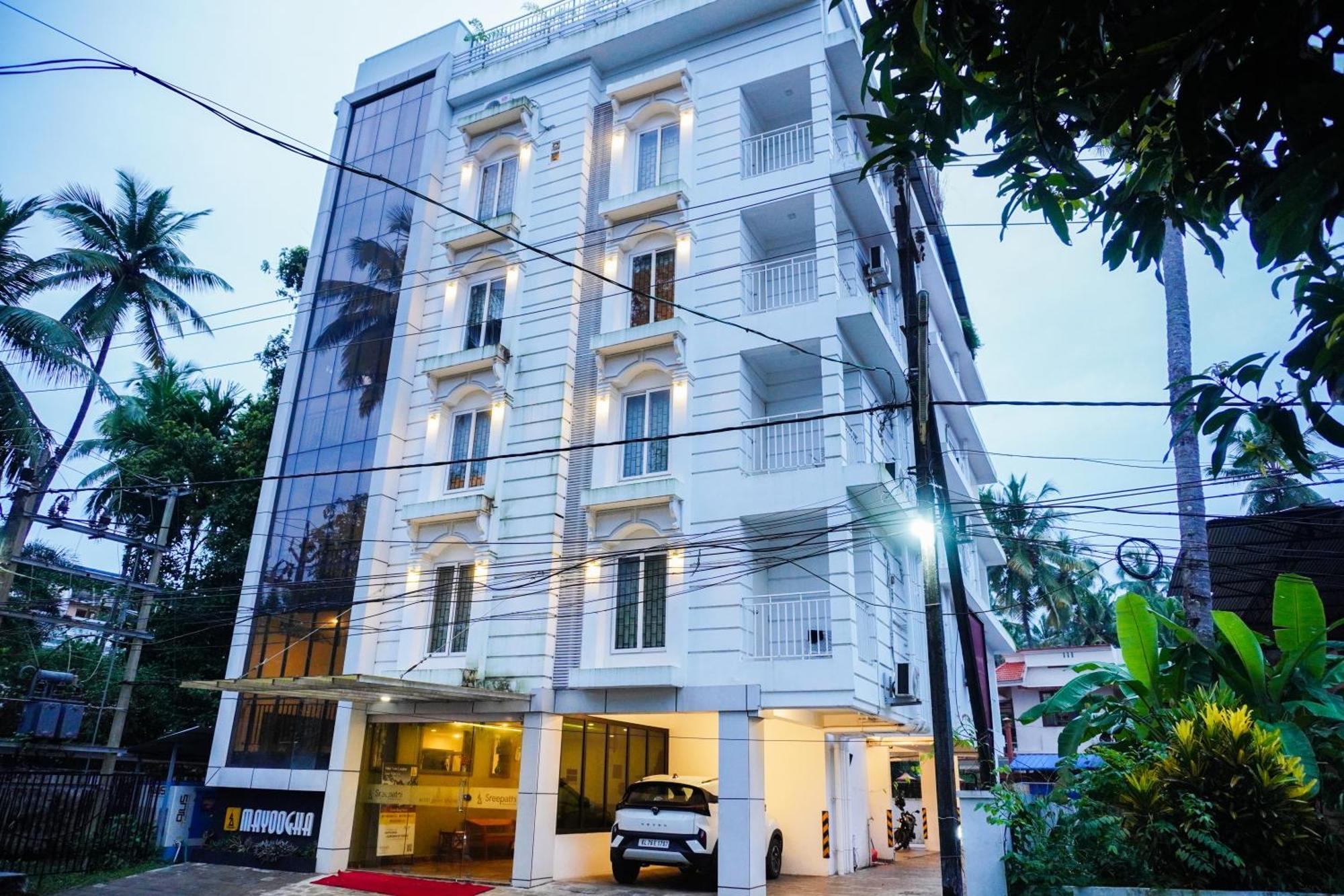 Sreepathi Mayoogha Guruvāyūr Extérieur photo